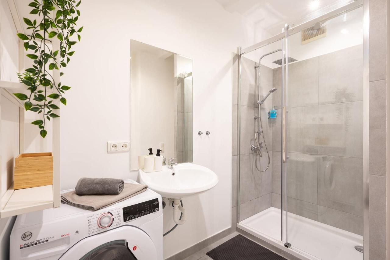 Wiesen Living - Apartment For Up To Twelve People Monaco di Baviera Esterno foto