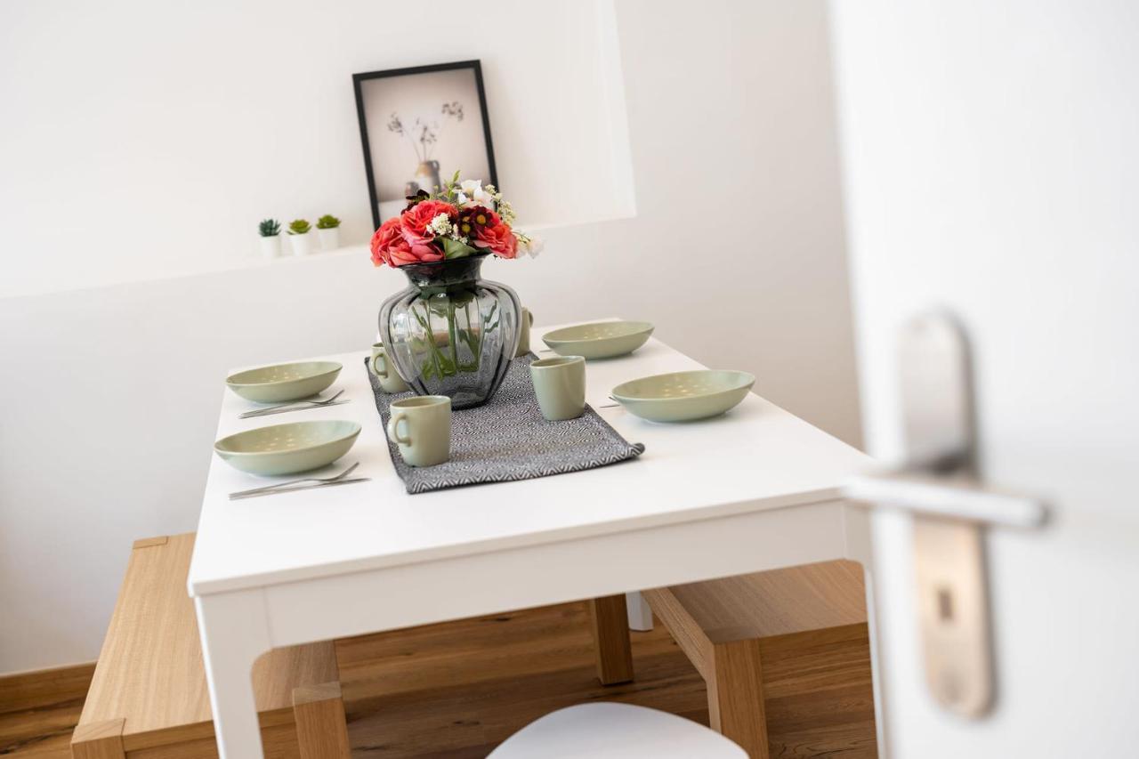 Wiesen Living - Apartment For Up To Twelve People Monaco di Baviera Esterno foto